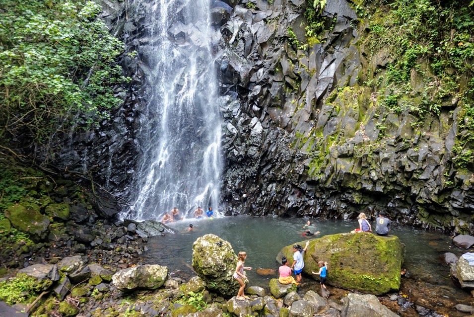 Crowded Nu'uuli Falls